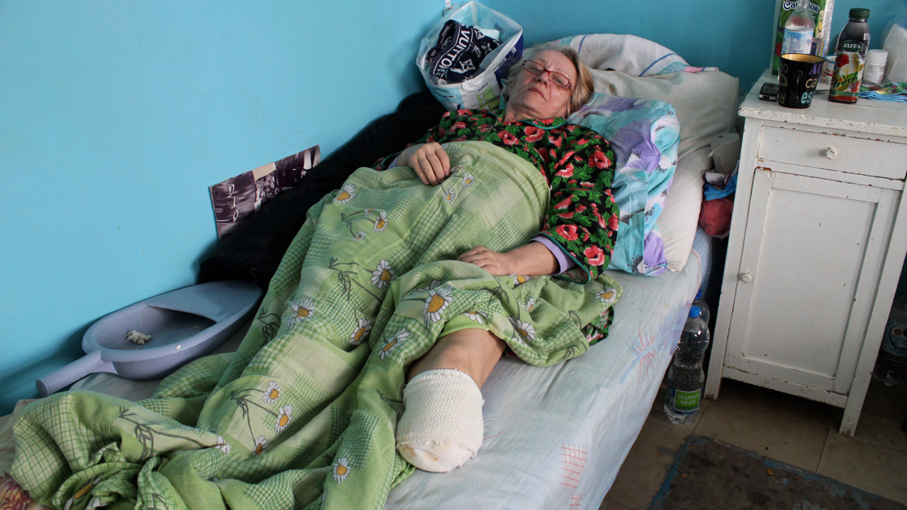 Hospitals in the rebel-held east struggle to treat acute injuries 