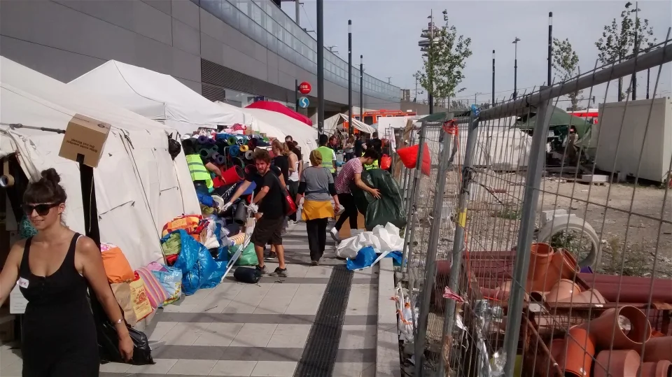 The Train of Hope initiative assists thousands of refugees and migrants arriving at Vienna's main train station every day (Paul Currion/IRIN) 