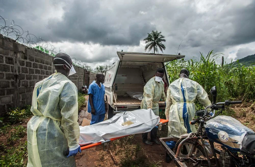APRÈS EBOLA, LE PERSONNEL FUNÉRAIRE SIERRA-LÉONAIS CRAINT POUR SON AVENIR