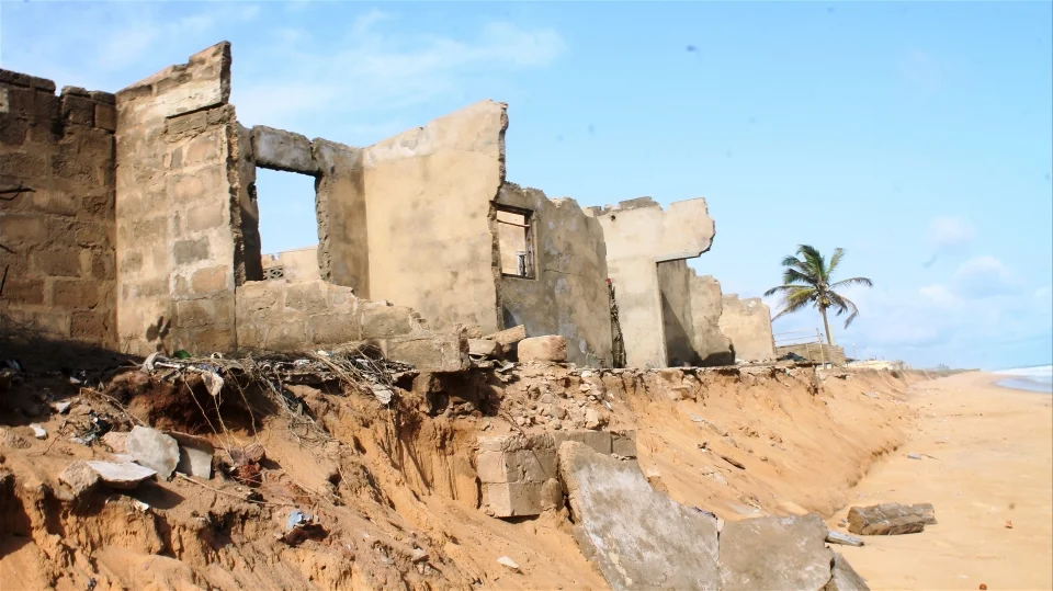 Rising sea levels are increasing eroding the coast of Togo in West Africa and destroying home and businesses (Daniel Addeh/IRIN)