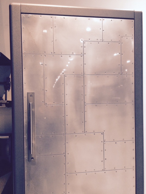 Hmmm...I think this is a refrigerator. Or maybe a vault?