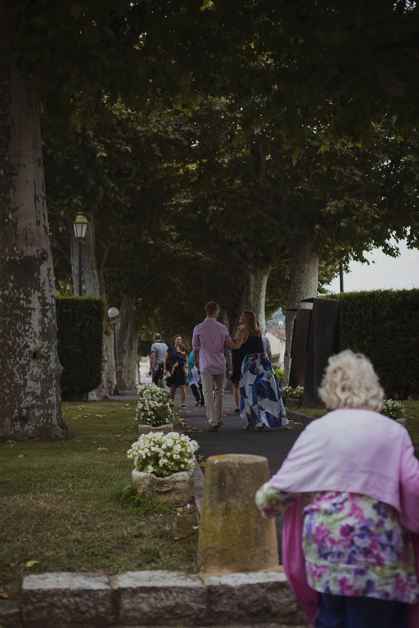wedding guests at chateaux des ducs de joyeuses france destination wedding photography