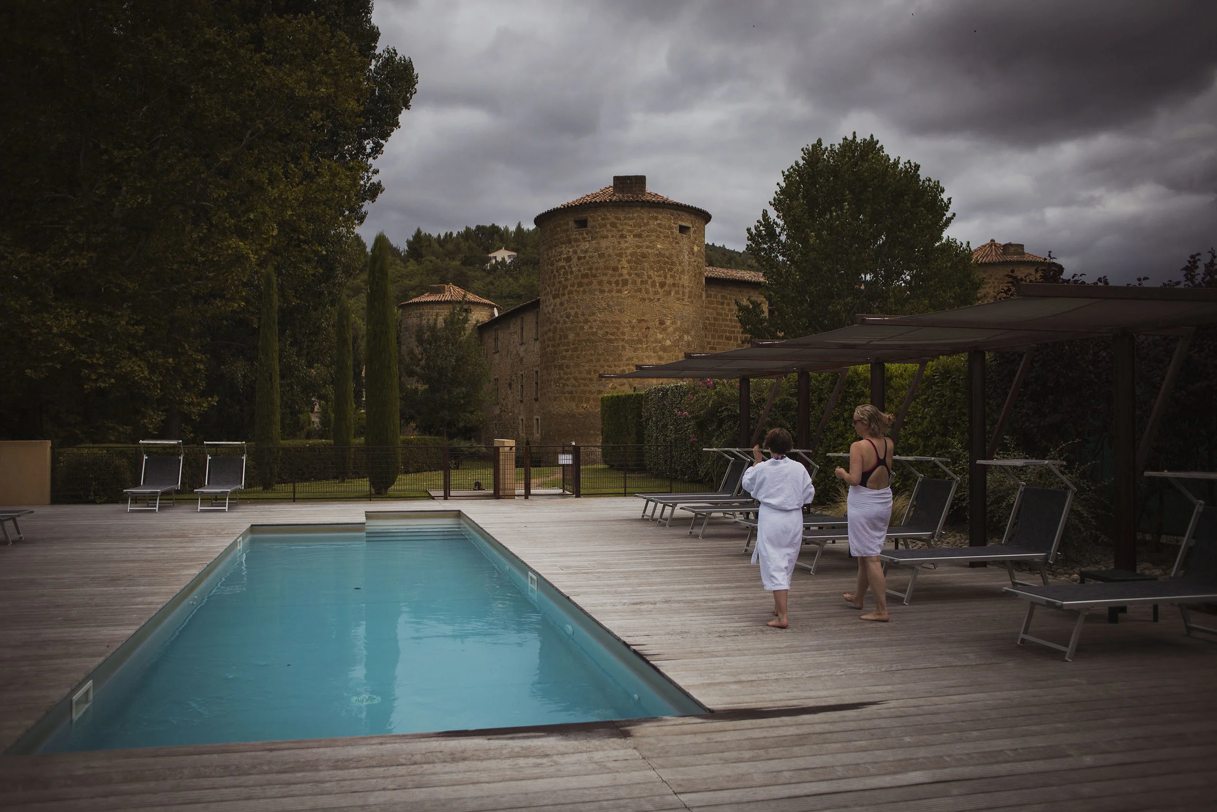 chateaux des ducs de joyeuses swimming pool france destination wedding photography