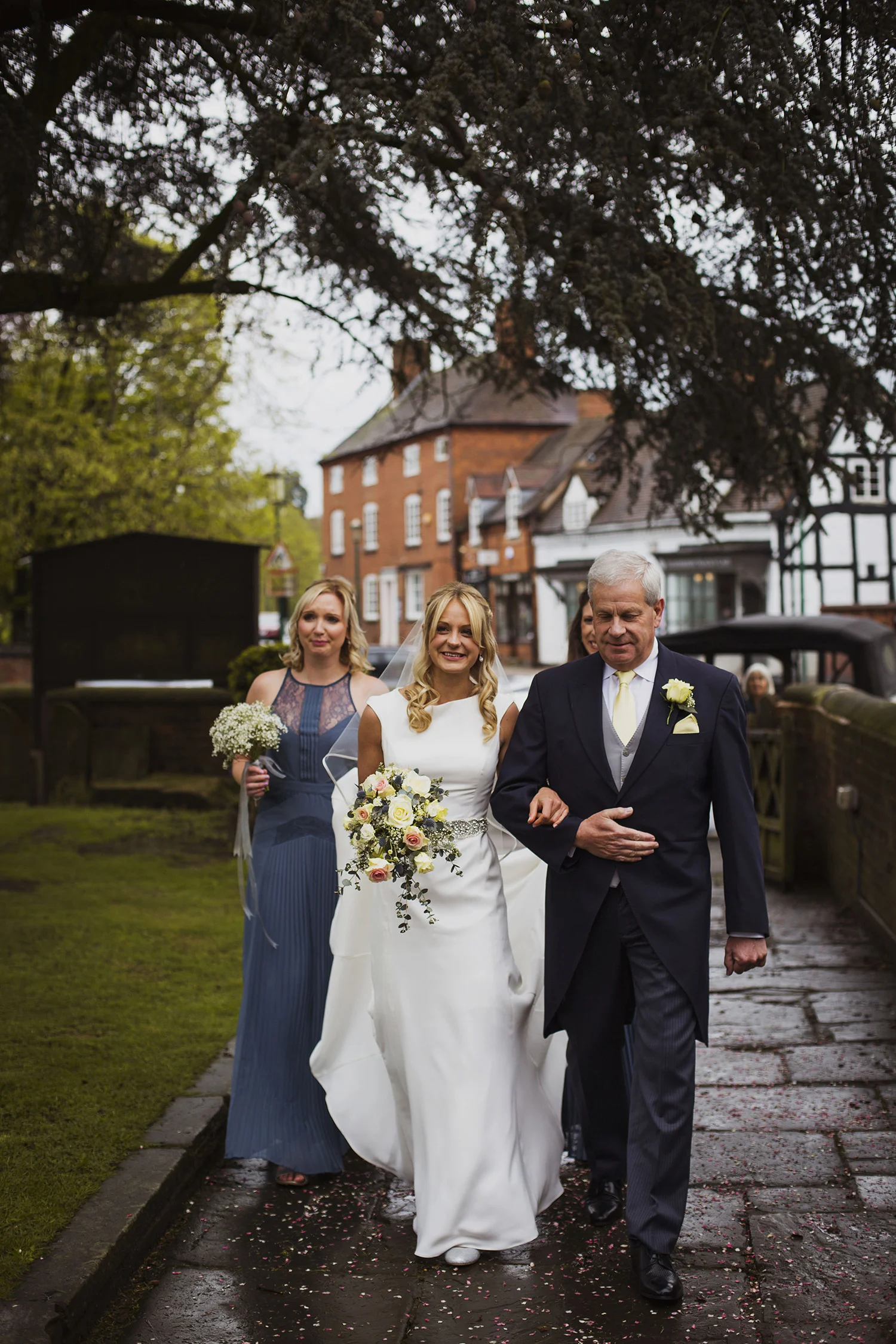 bride arriving at knowle parish church diy wedding