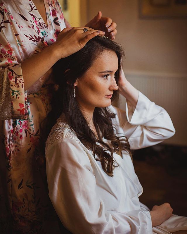 Mikey and Emily had an outdoor ceremony at @cottfarmbarn in Somerset and it was a joyous celebration full of live music, great dancing and wonderful people!! Did they have a secret brass band playing as they walked down the isle? Yes. Were they playi