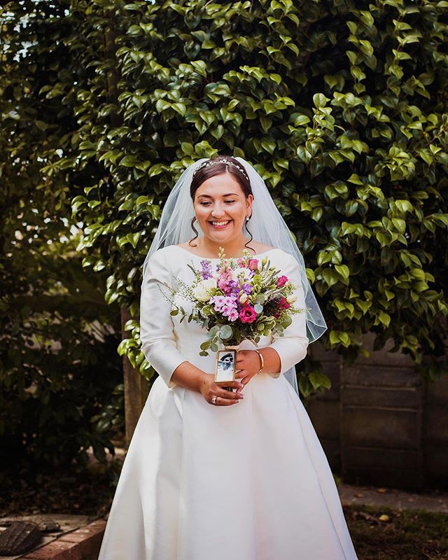 Eliza and Griff got married at Our Lady Star of the Sea church in Bury Port and continued their celebrations at @machynysgolfclub_. It was an absolute pleasure to be with this lovely pair on their wedding day; three frames 🎉🙌