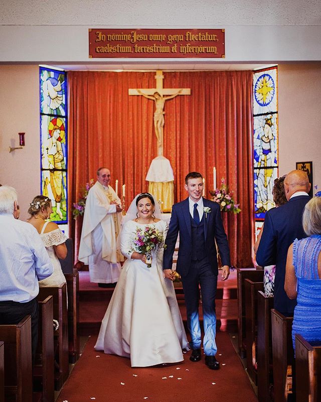 Eliza and Griff got married at Our Lady Star of the Sea church in Bury Port and continued their celebrations at @machynysgolfclub_. It was an absolute pleasure to be with this lovely pair on their wedding day; three frames 🎉🙌