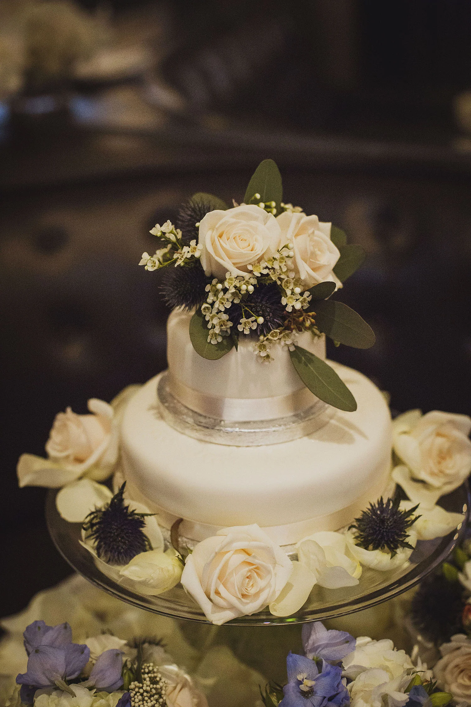 wedding cake in northall rooms corinthia hotel london wedding photographer