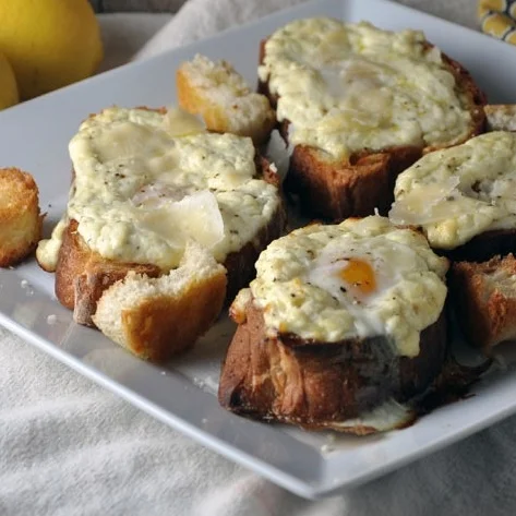 Egg-in-the-hole toasts with ricotta