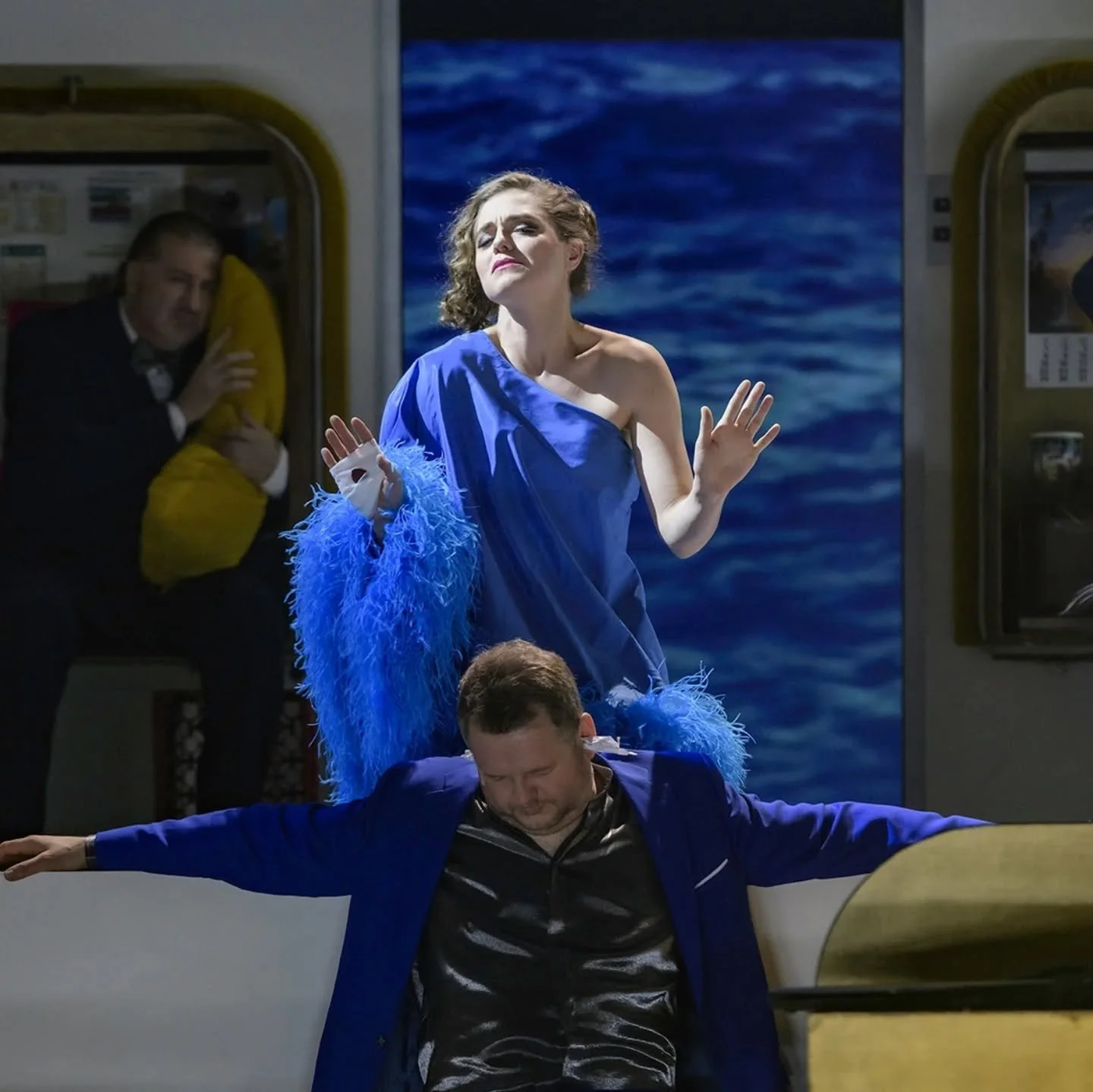 TSCH&Uuml;&szlig;, ADE, ADELE! 👋 14 shows of Die Fledermaus ✅ What good fun!
.
Director: Marco Storman
Conductor: @sandorkarolyi_
@staatstheaternuernberg
. 
📸 @bettina.stoess
. 
#diefledermaus #adele #thatsawrap #goodfun #staatstheatern&uuml;rnberg