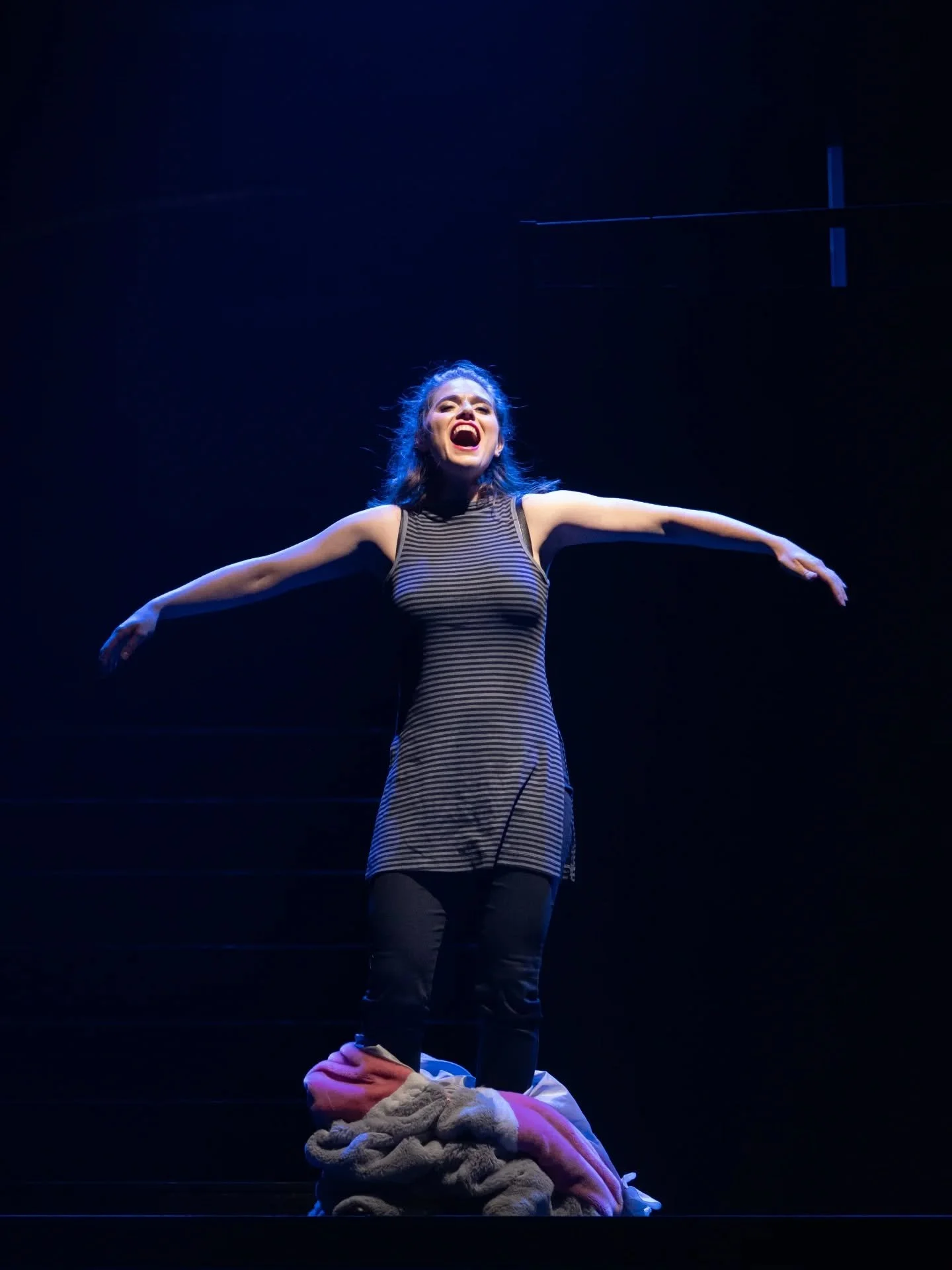 "Andromahi Raptis is brilliant in the title role. She portrays Violetta with touching restraint and internal turmoil. Her soprano masters all expressive facets, from silent pain, hope for love, rage and fatal despair."&nbsp;
- N&uuml;rnberg