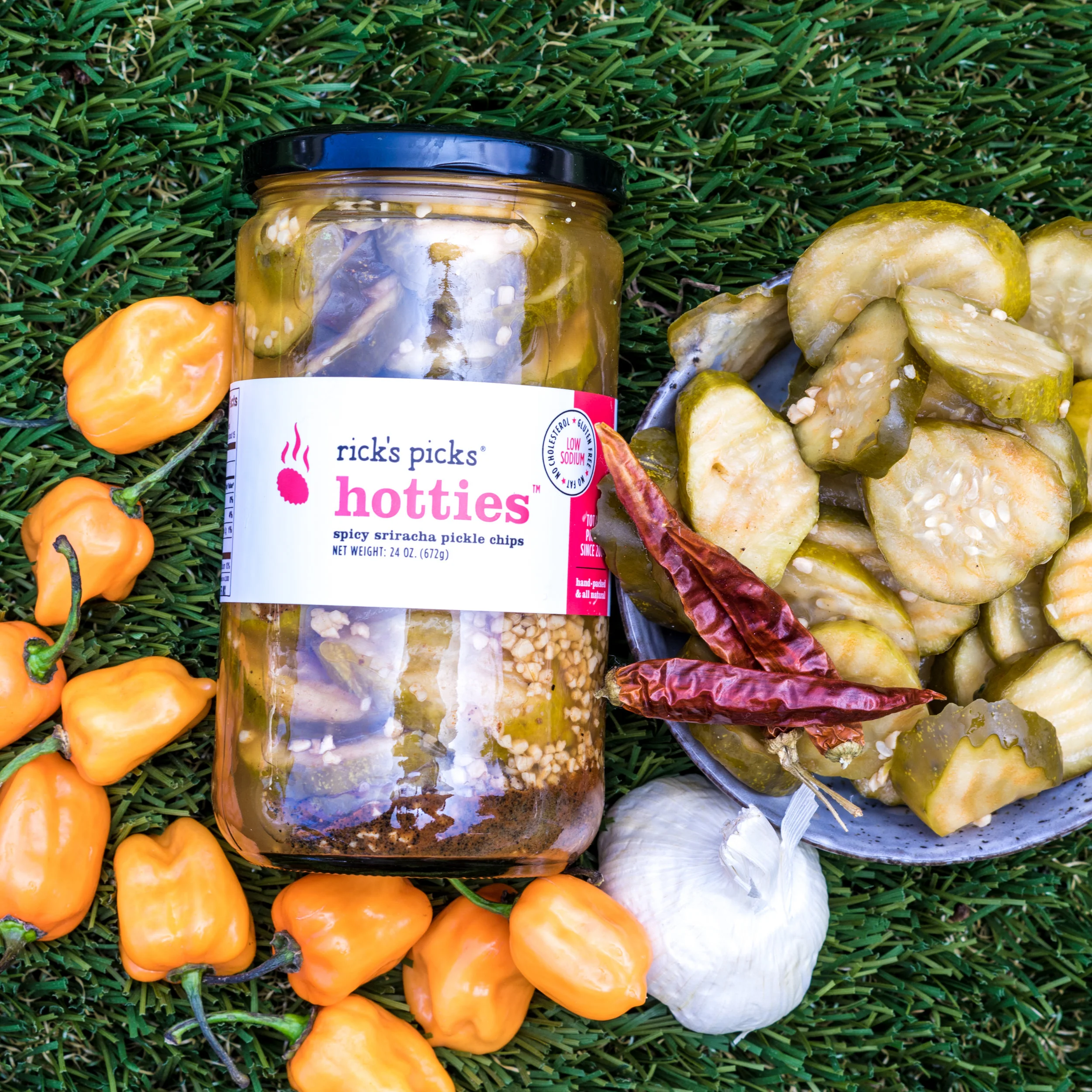 Hotties | Spicy Sriracha Pickle Chips