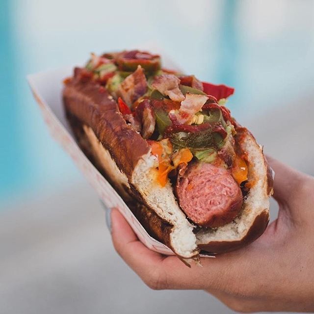 Stoked to partner with @farmerjohnla to offer FREE ALL NATURAL HOT DOGS 🌭🌭🌭 at @cinespia 📽tonight! #SomeLikeItHot #SomeLikeItNot 📸 @foodbeast #FJFoodtruckTour #FarmerJohnLA