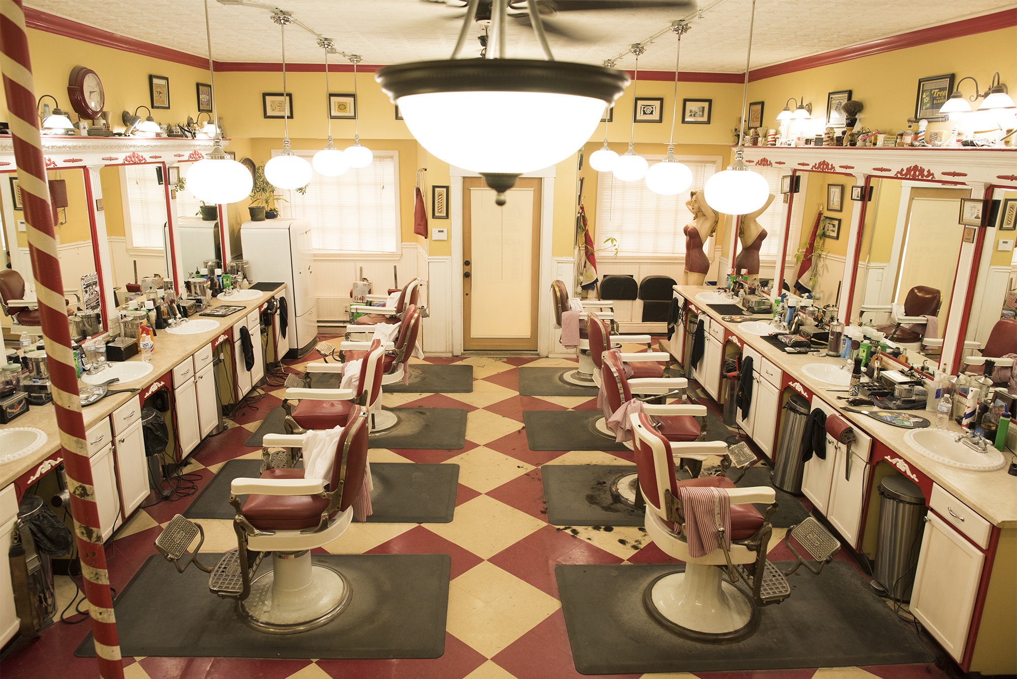Downtown Las Vegas: Hi Rollers Barbershop  Barber shop decor, Barber shop, Barber  shop interior
