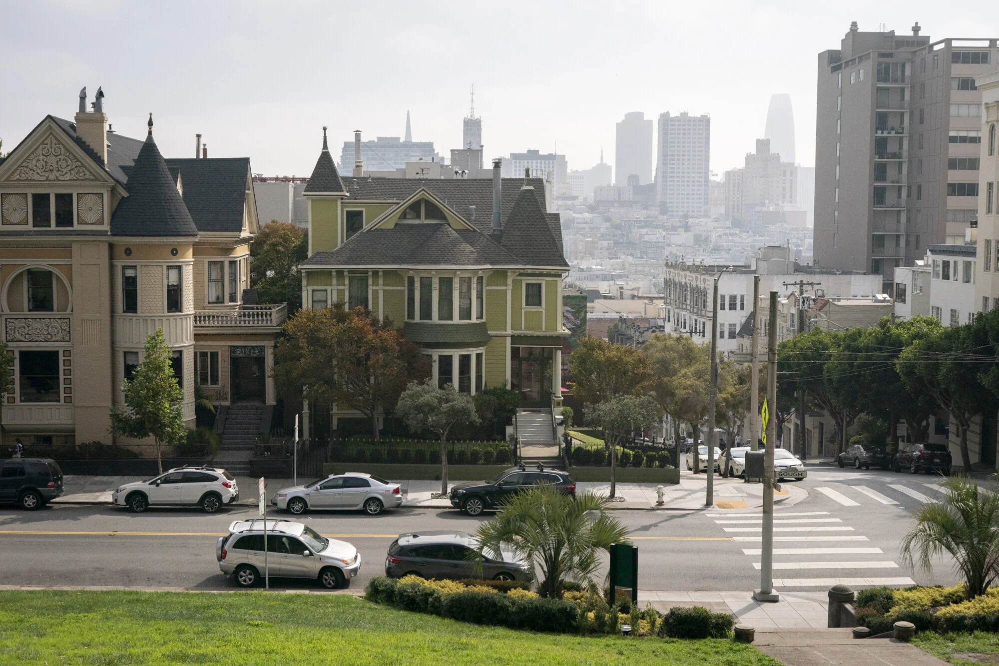 Photograph of the neighborhood around Lafayette Park in San Francisco, California  