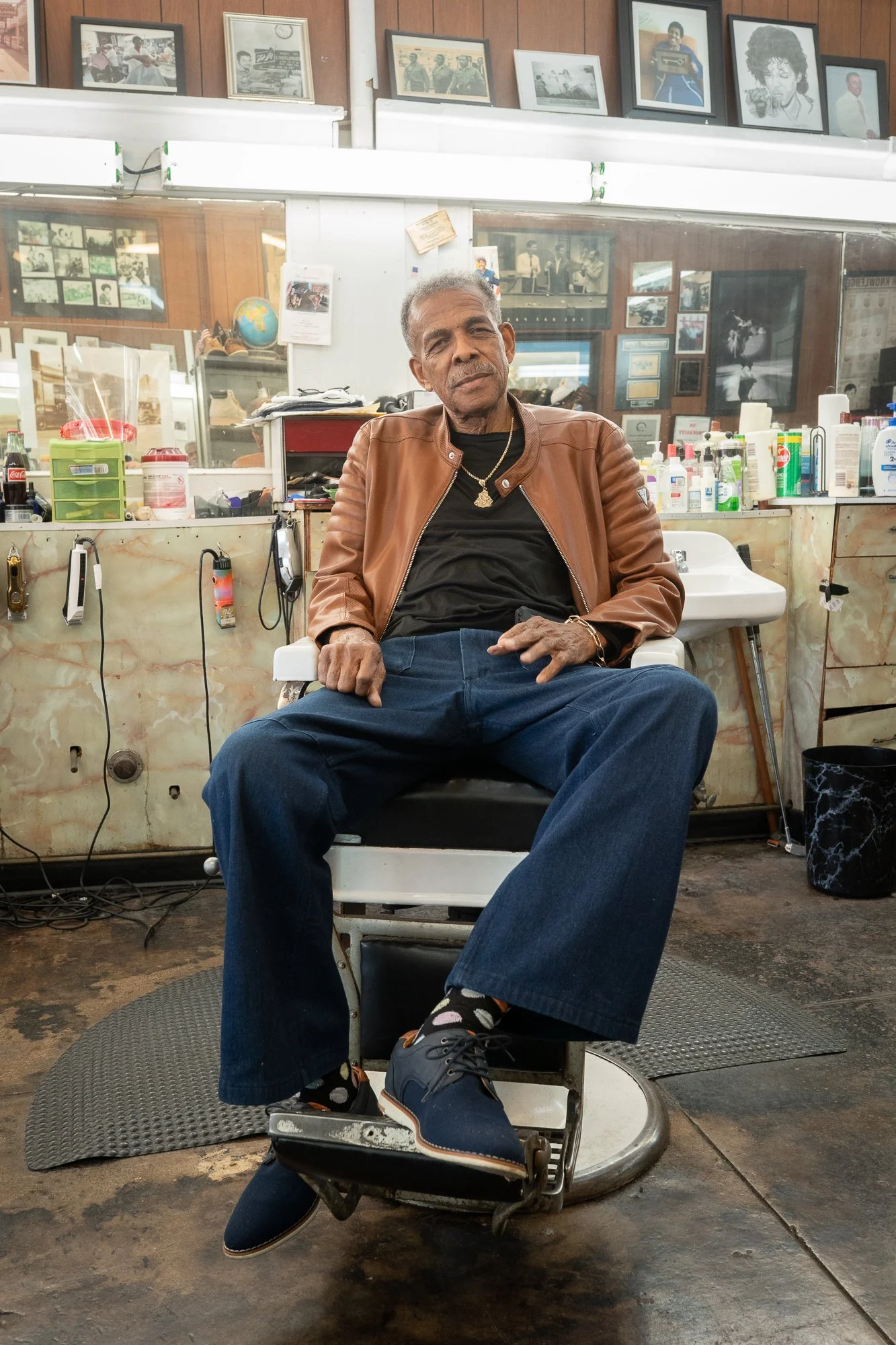  Photograph of an African American barber in Birmingham, Alabama 