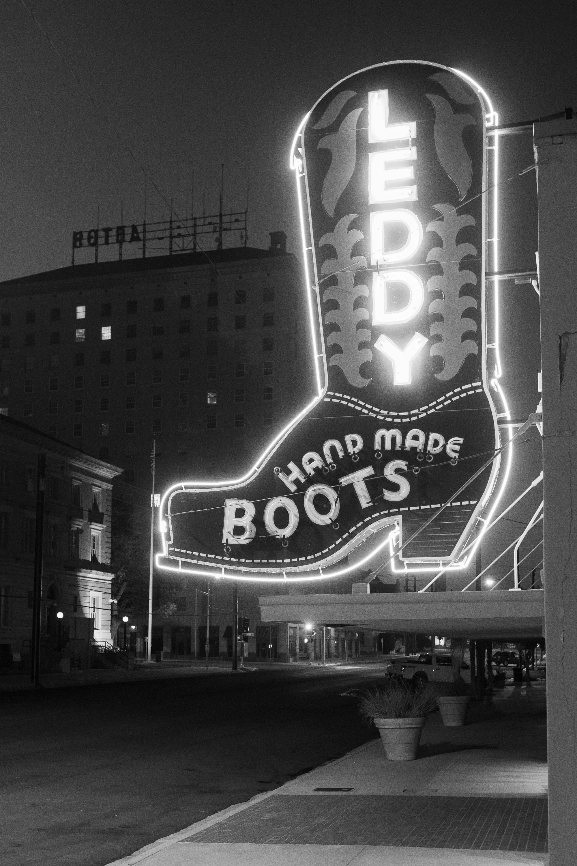 ML Leddy’s handmade boots neon sign glowing at night in San Angelo Texas