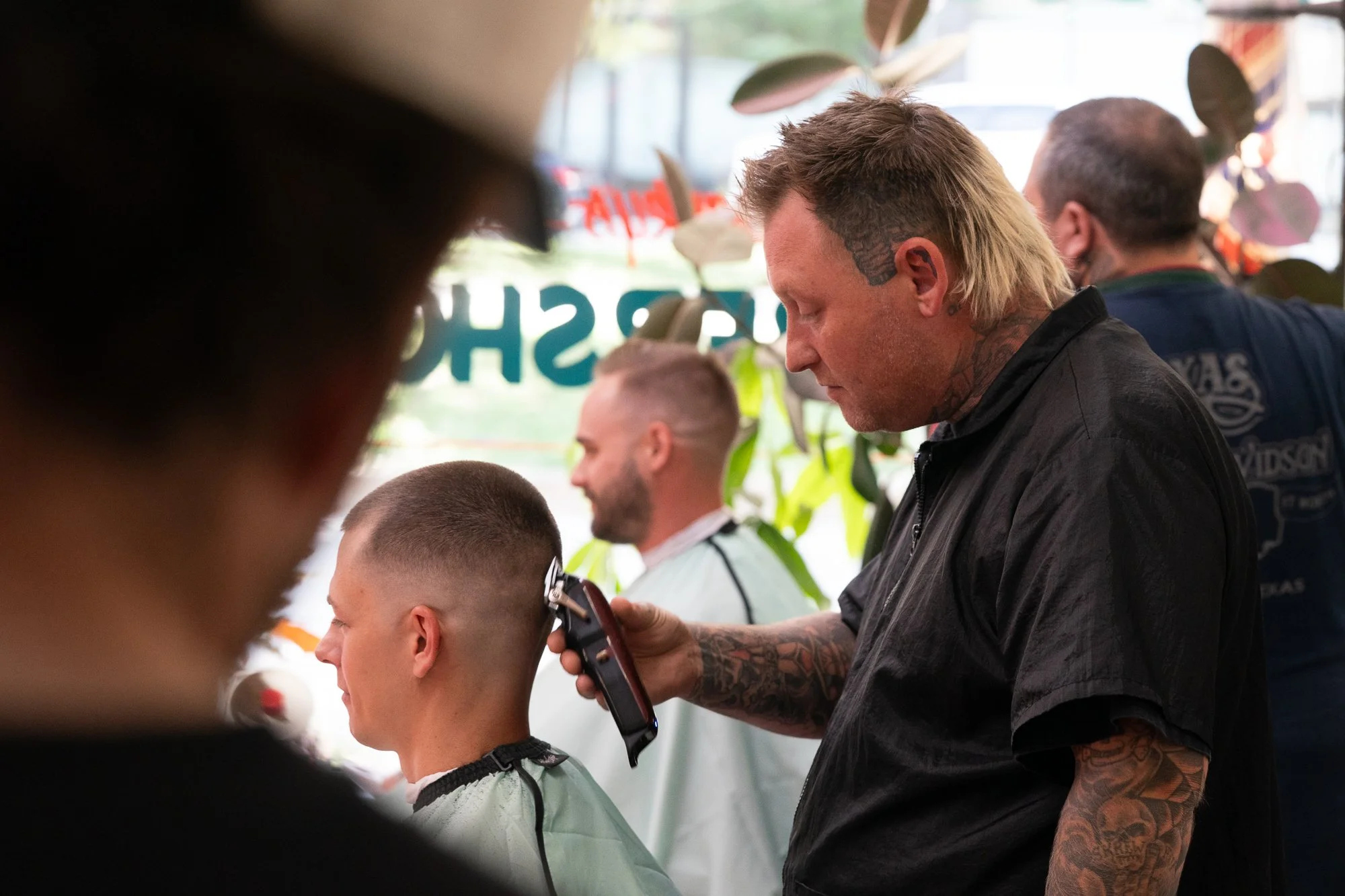 Barber trimming a fade cut at Spanky’s Barbershop in Covington, Kentucky.