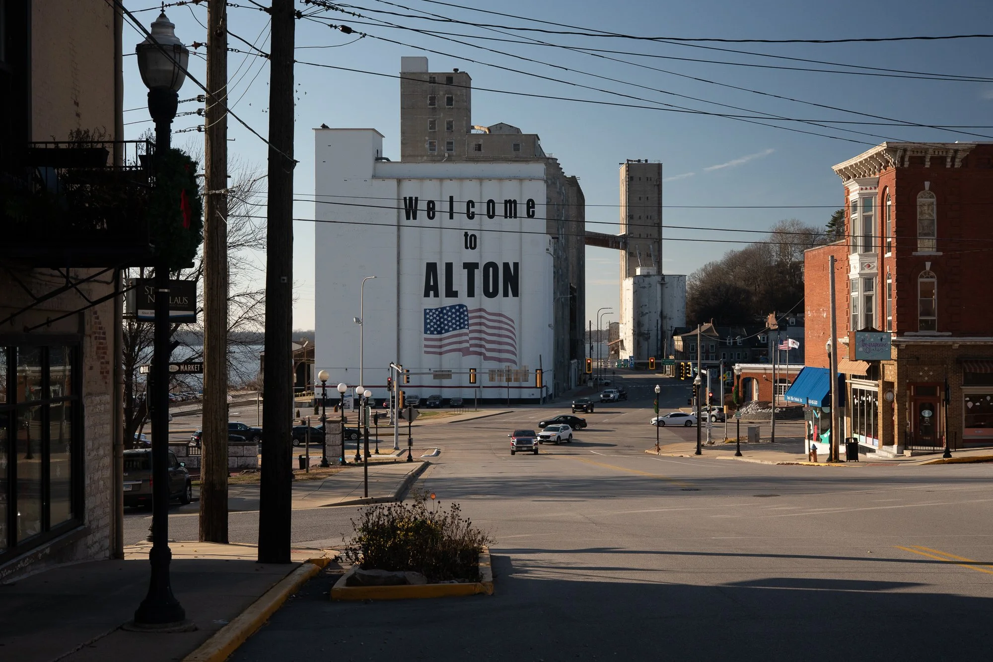 Grain elevator with “Welcome to Alton” sign at a downtown intersection in Alton, Illinois
