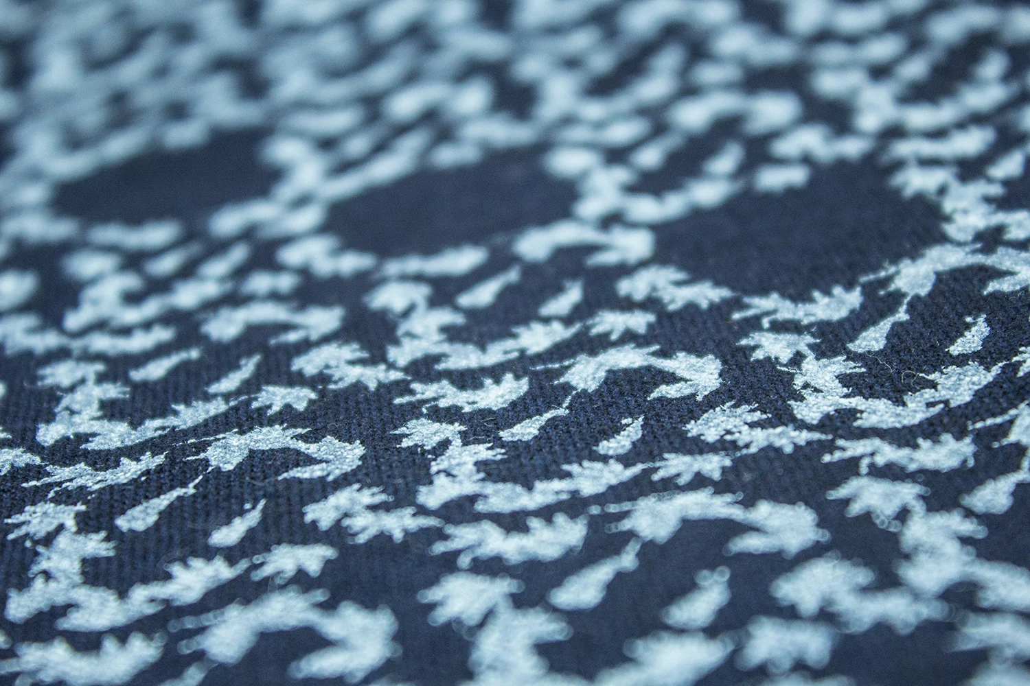 Vesca linen placemat navy close up.jpg