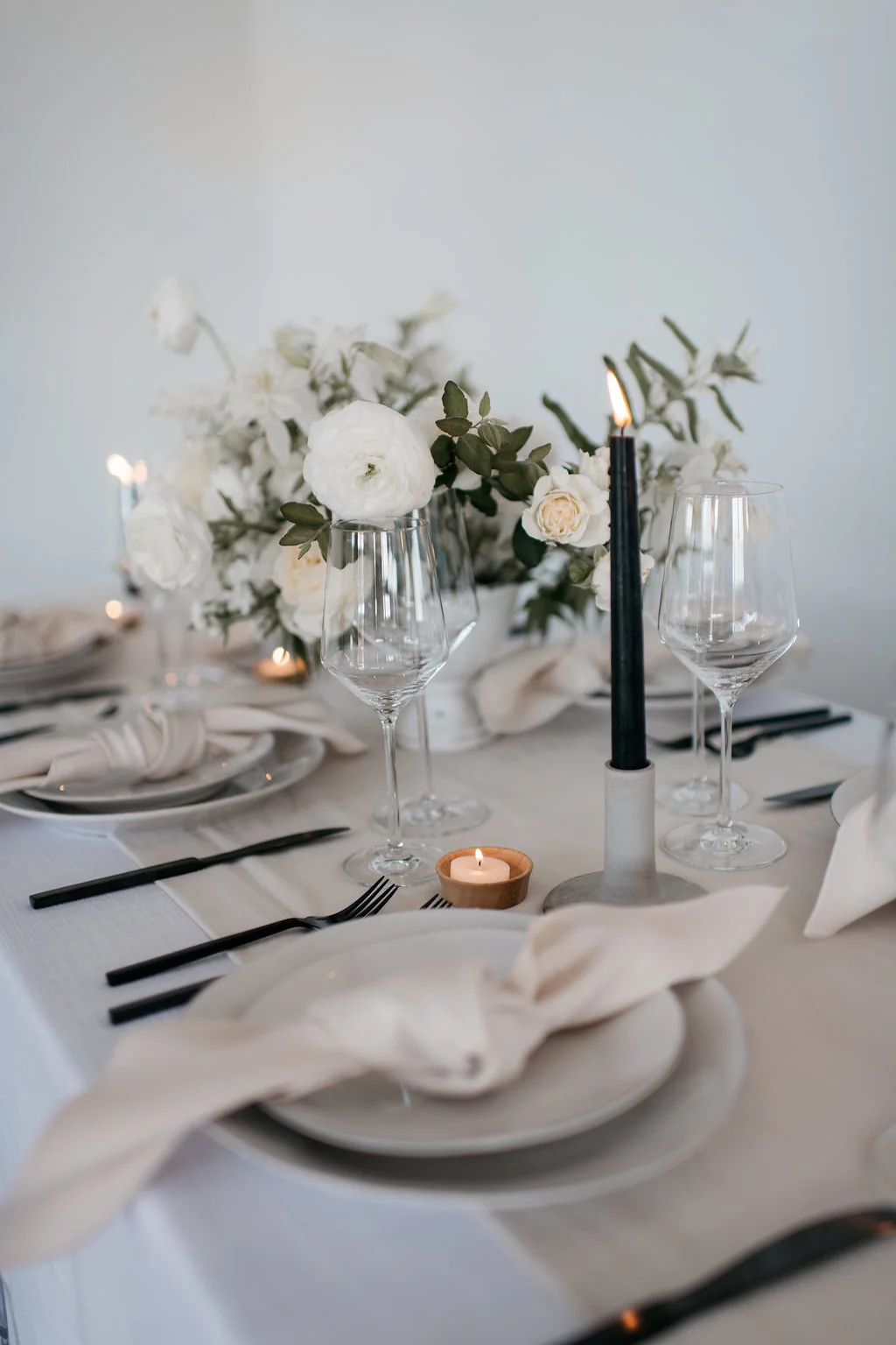BlackandWhiteStyledShootJ+L.TonieChristinePhotography-257.jpg