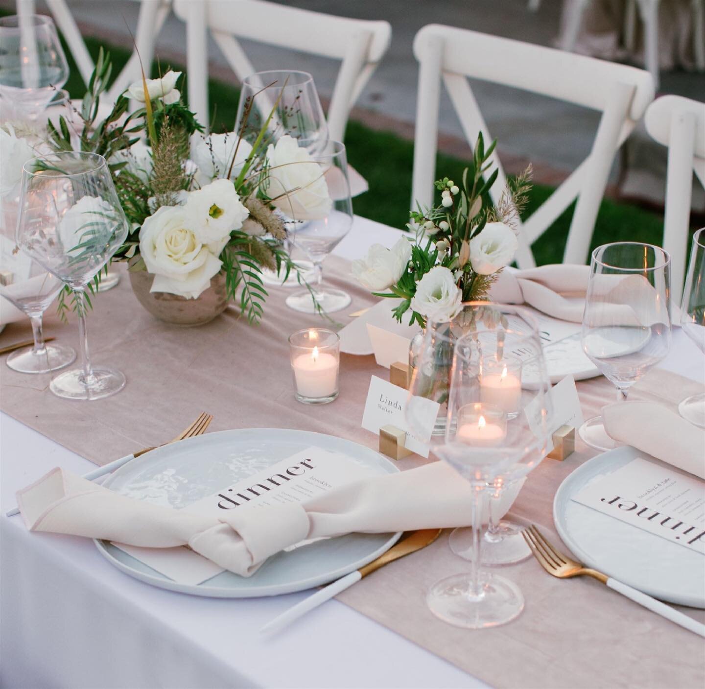 Designing this intimate wedding was especially fun. Our client gave us nearly full freedom to do what we would like, with the guidelines of neutral and modern.

Planning, design, and florals: @julietandlou 
Photography: @azizstudios 
Linens: @bbjline