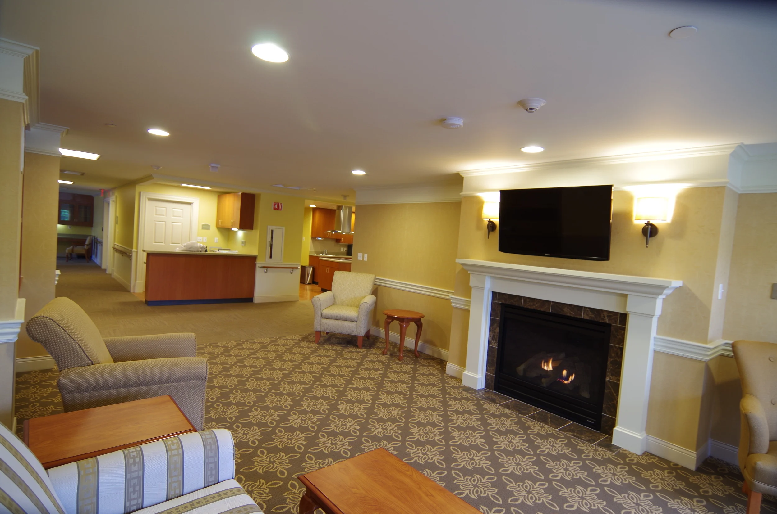 Living_Room_w_Fireplace_Final.jpg