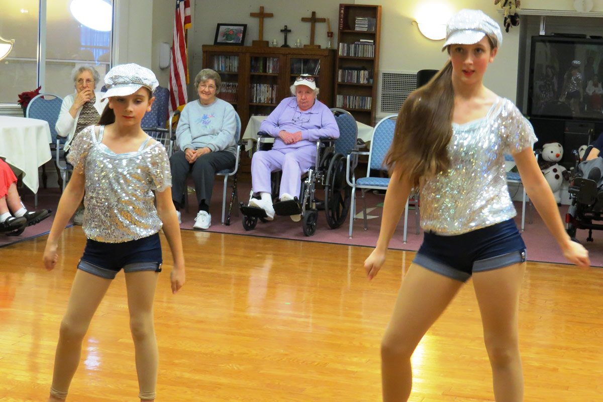 KC_Dancers_Performing_2_girls.jpg