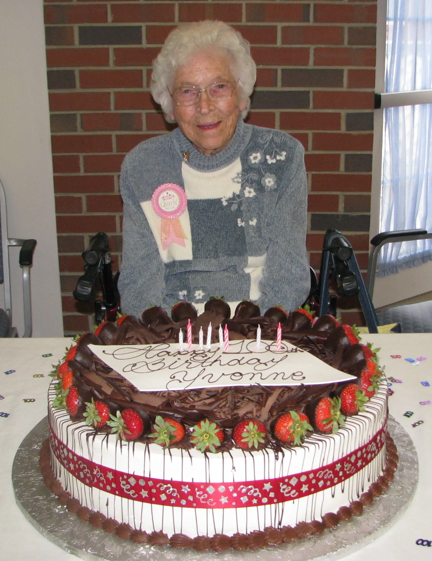 Yvonne_Wright_and_100th_Birthday_Cake.jpg