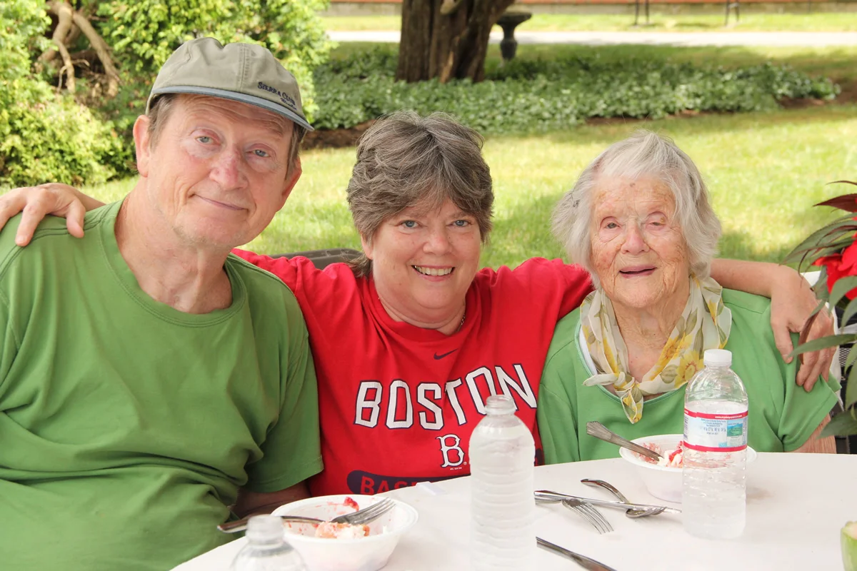 Cook_out_July_2013_--_Elizabeth_Bonney_and_her_family.jpg