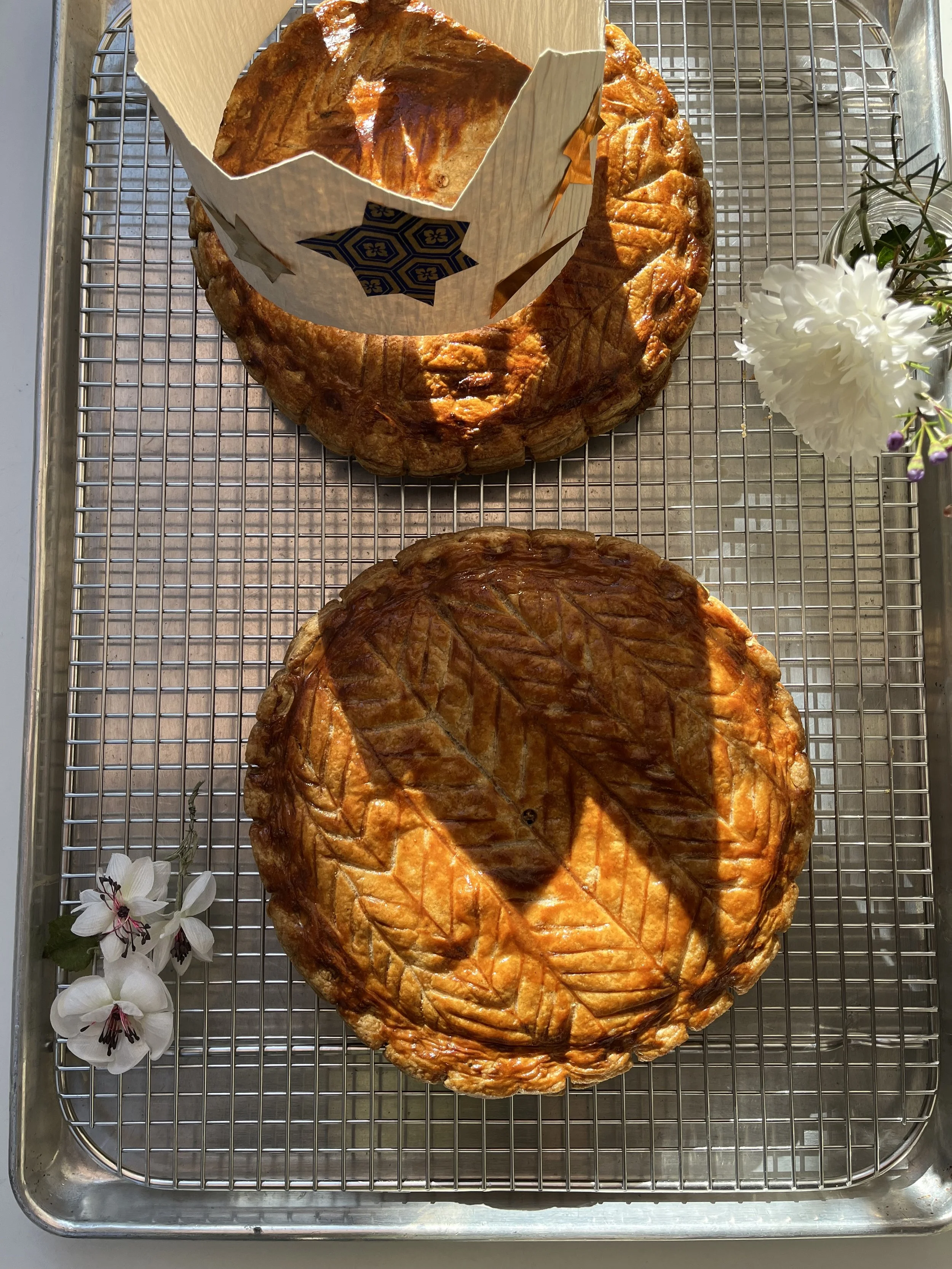 HAPPY NEW YEAR + GALETTE DES ROIS!
