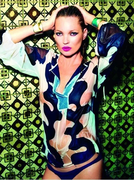 Kate-Moss-for-Vogue-Brazil-by-Mario-Testino-4.jpg