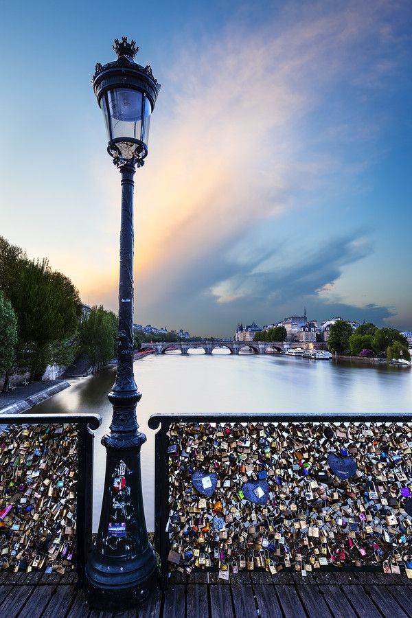 Love Lock Bridge, Paris