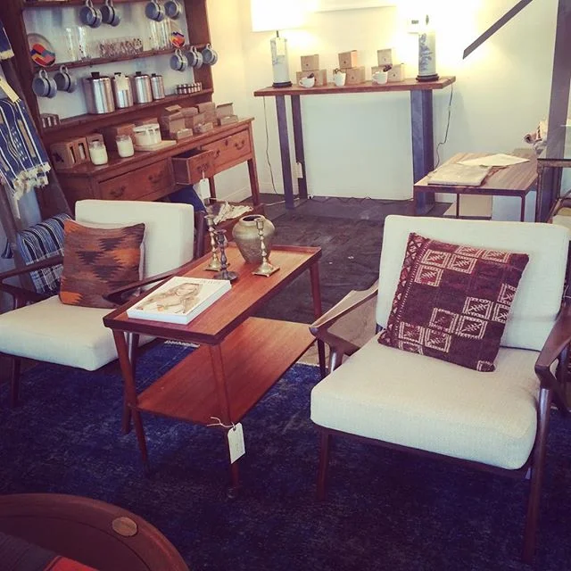 Drooling in Ojai. ✌🏼️#midcentury #rustic #vintage #indigo #modern #oldisnew #textiles #kilim #hippie