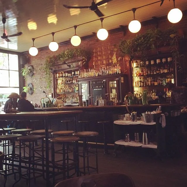 When it rains in Seattle... brunch. 💦🍳
#seattle #pnw #industrial #bar #rainyday #interiordesign #wallplants #brick #nautical #modernvintage #vintage
