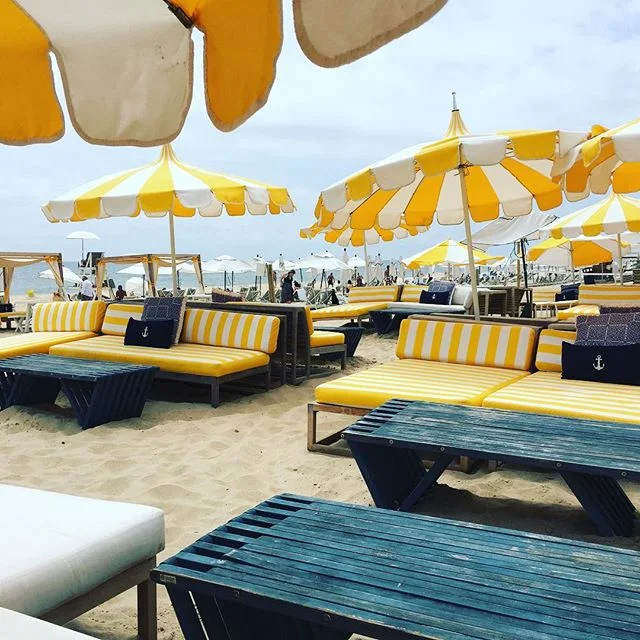 💛✌🏼️☀️
#montauk #gurneys #yellow #white #beachy #summerlove #exteriordesign #beachday