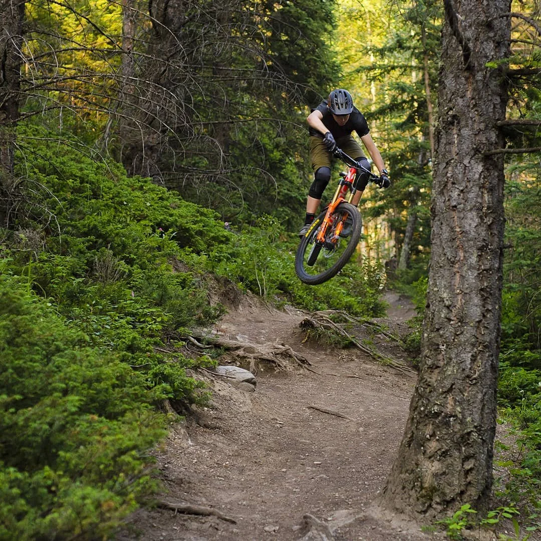 One more week left in July. Who's getting some laps in this weekend? 
✈️ @jackmenzies__
📷 @adventuredean 
.
 #mtb #enduro #mountainbiking #shred #rmbinstinct #tropicalgirls #29er #29weekspregnant #mtbike #downhill #downhillbike #endurobike #mountain