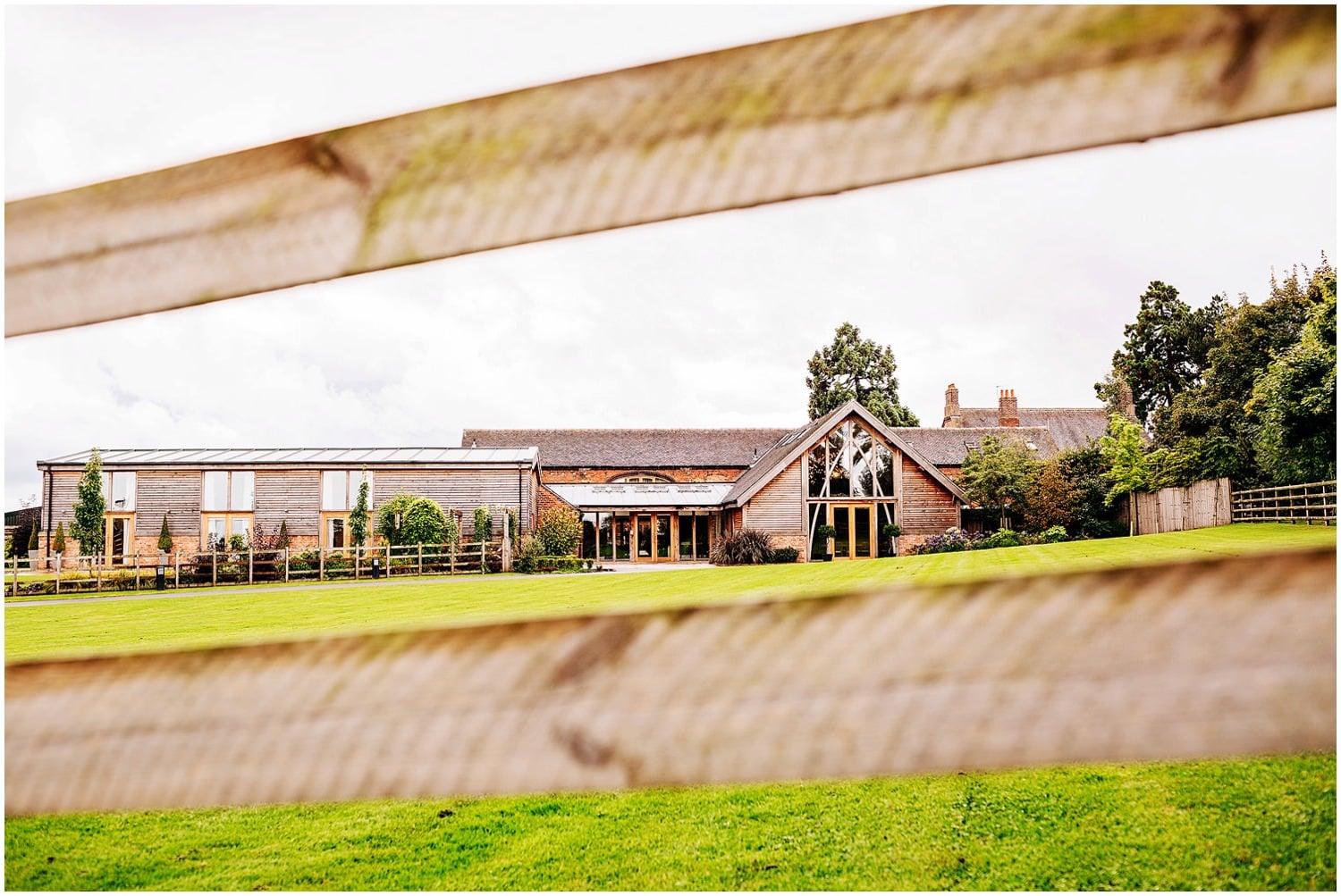 mythe-barn-alternative-wedding-4.jpg
