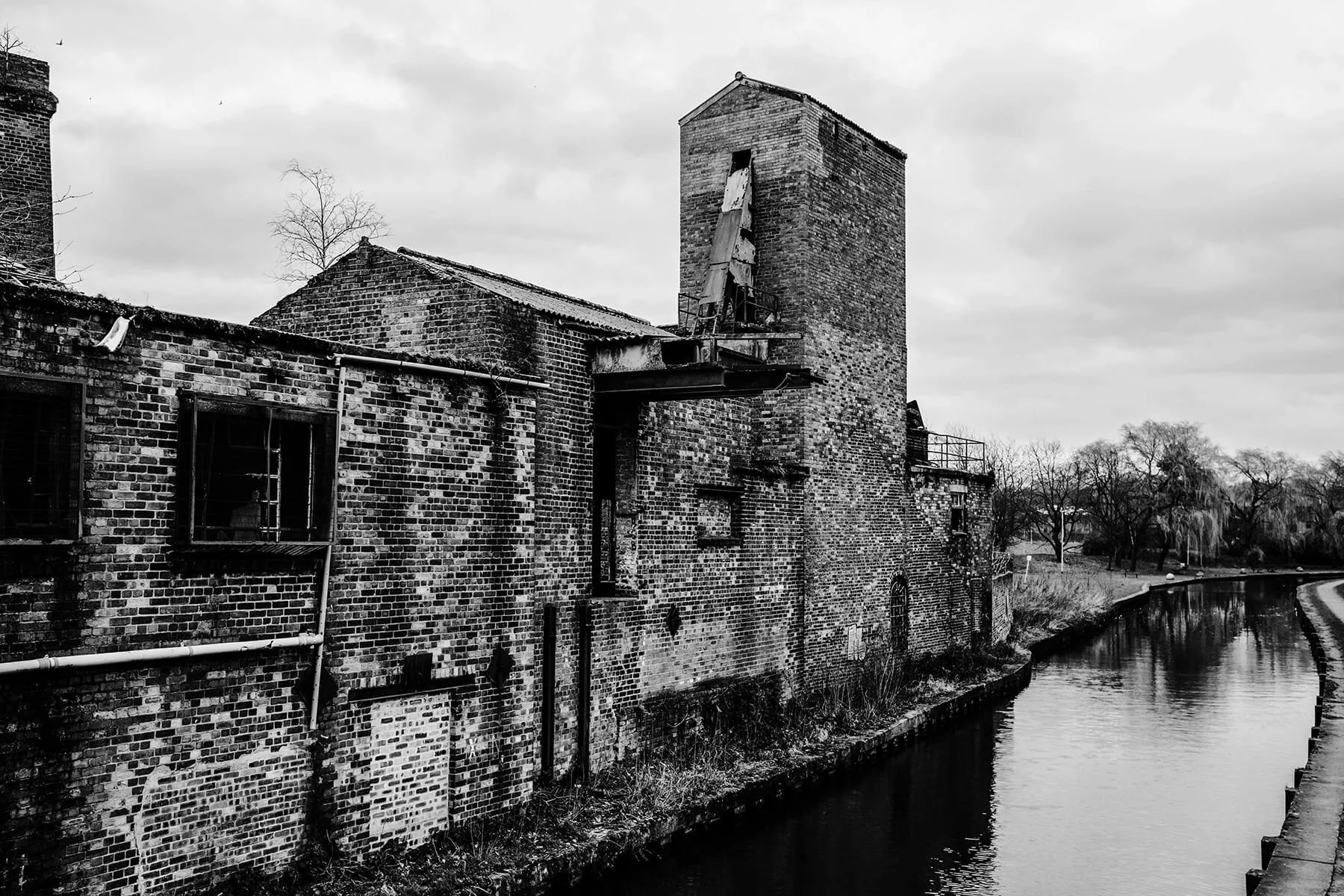 MIDDLEPORT POTTERY BEST UK DOCUMENTARY WEDDING PHOTOGRAPHERS 00151.jpg