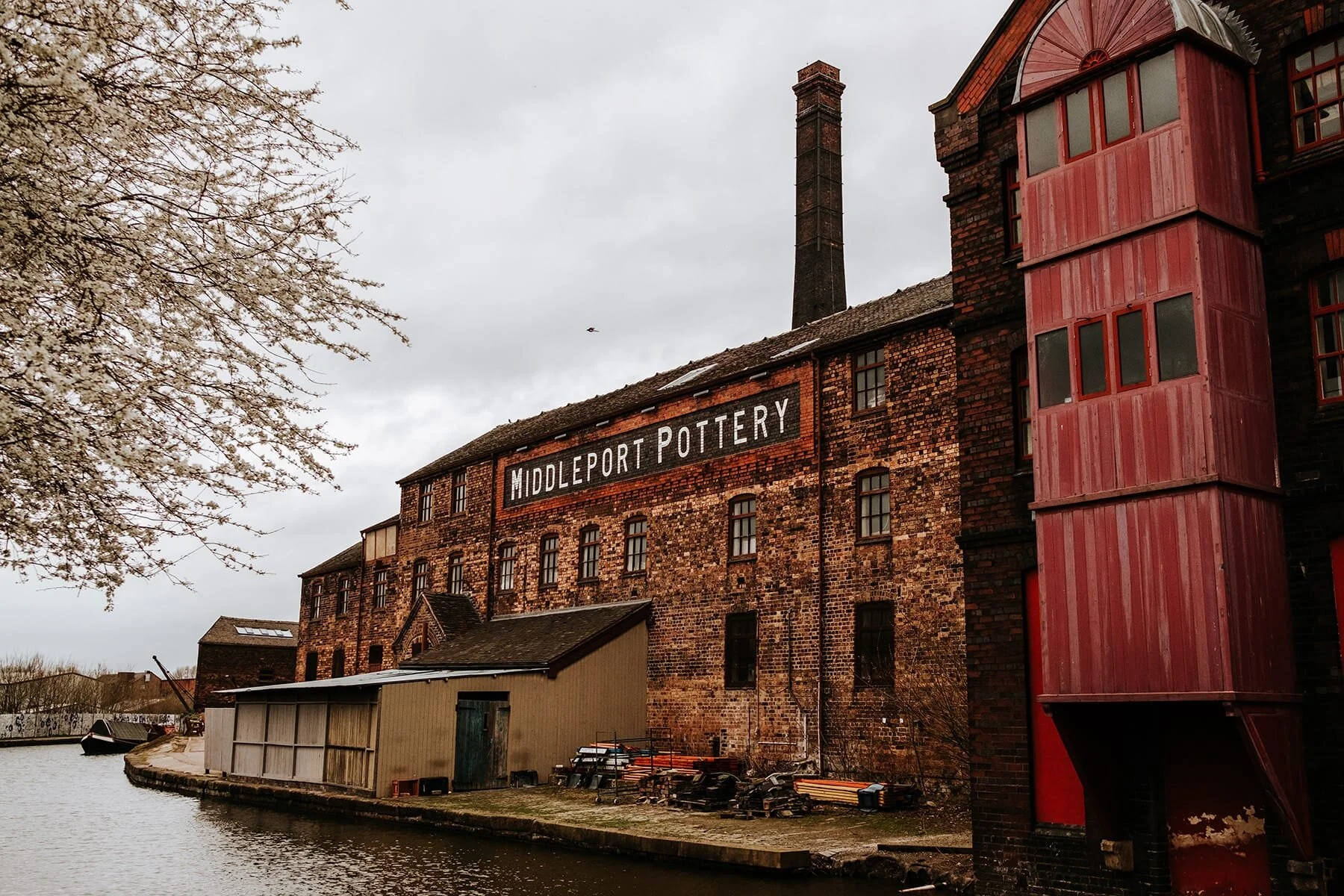 MIDDLEPORT POTTERY BEST UK DOCUMENTARY WEDDING PHOTOGRAPHERS 00155.jpg