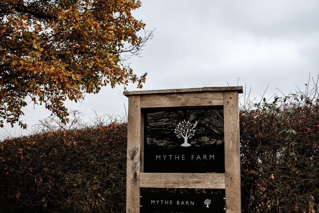 Mythe-Barn-Wedding-Best-East-Midlands-Wedding-Photographer-00001.jpg