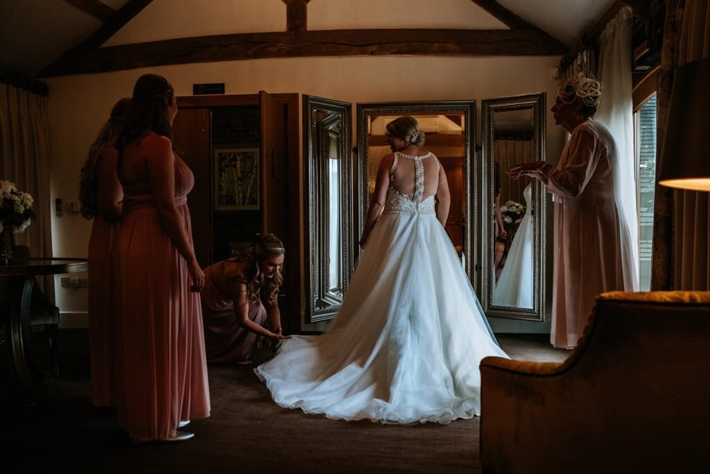 Mythe-Barn-Wedding-Best-East-Midlands-Wedding-Photographer-00047.jpg