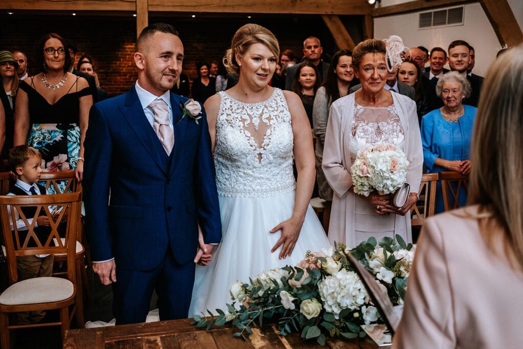 Mythe-Barn-Wedding-Best-East-Midlands-Wedding-Photographer-00066.jpg