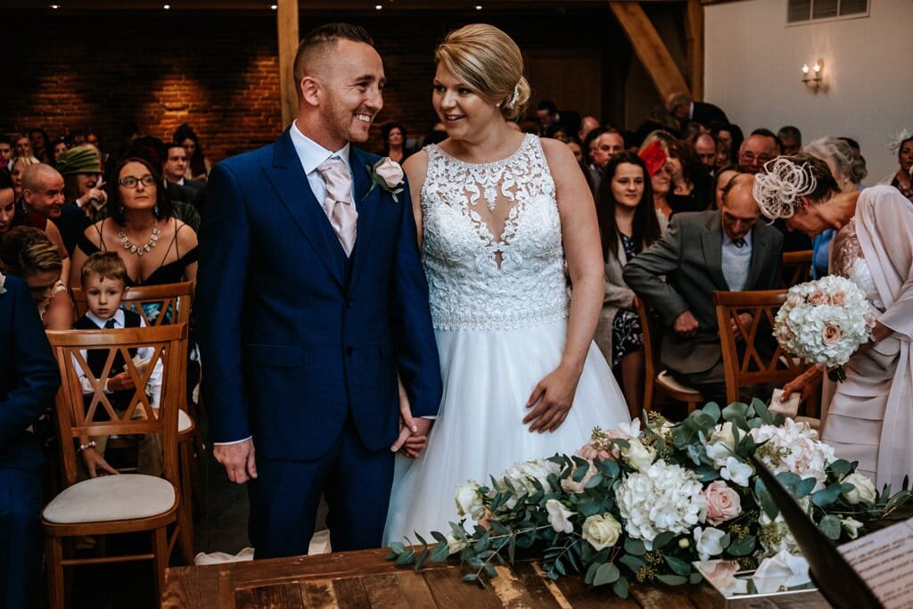 Mythe-Barn-Wedding-Best-East-Midlands-Wedding-Photographer-00067.jpg