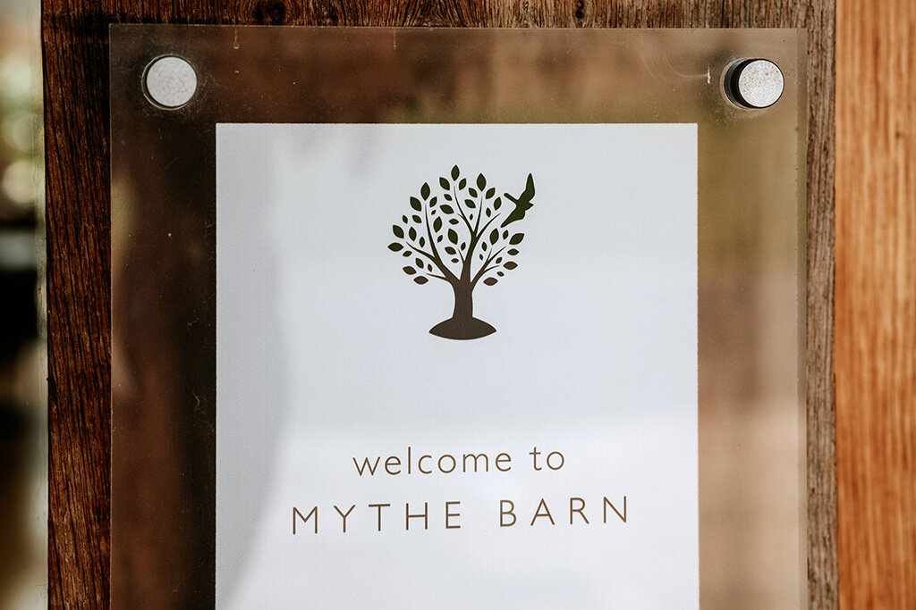 mythe-barn-wedding-photos-00006.jpg