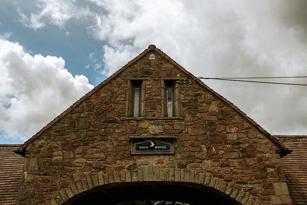 best-shushtoke-barn-wedding-photographer-00001.jpg