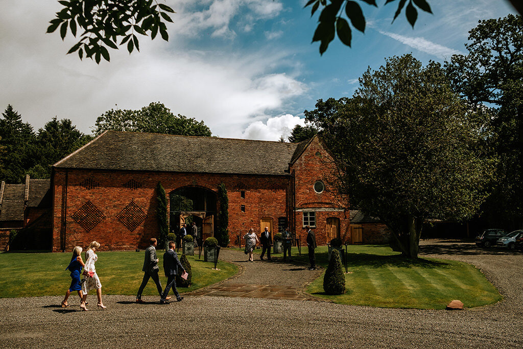 best-shushtoke-barn-wedding-photographer-00061.jpg