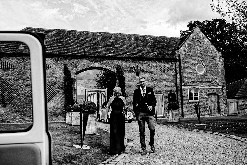 best-shushtoke-barn-wedding-photographer-00144.jpg