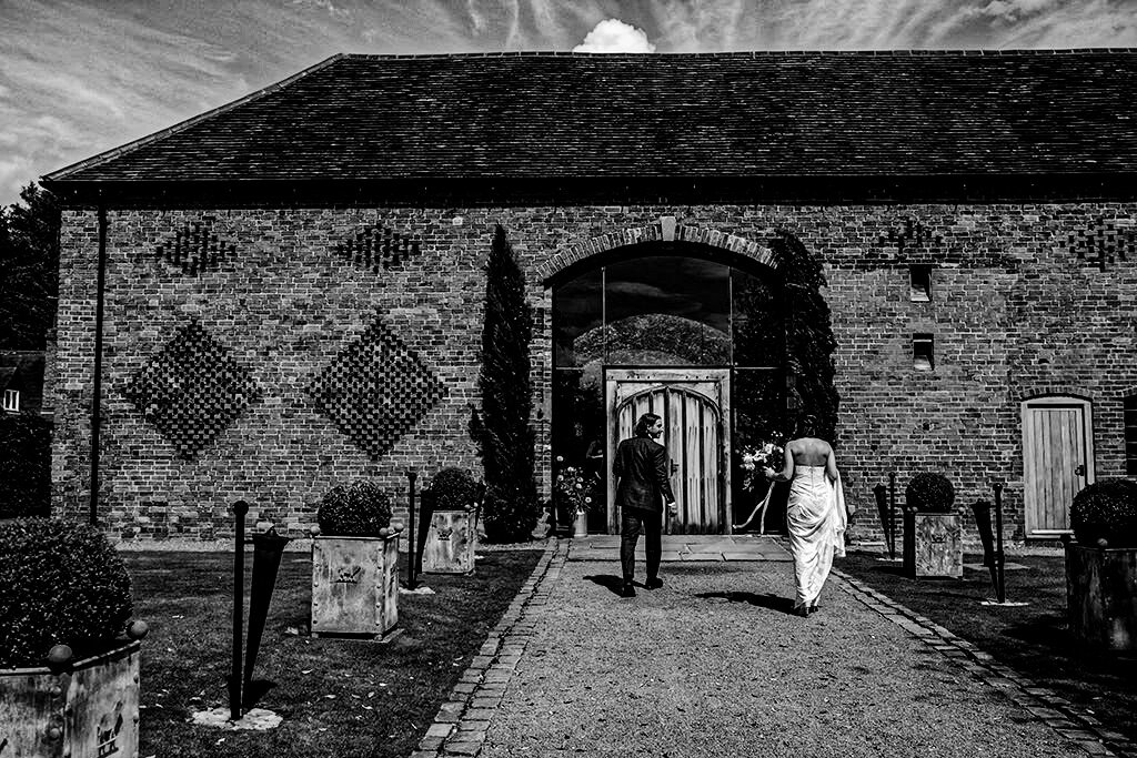 best-shushtoke-barn-wedding-photographer-00148.jpg