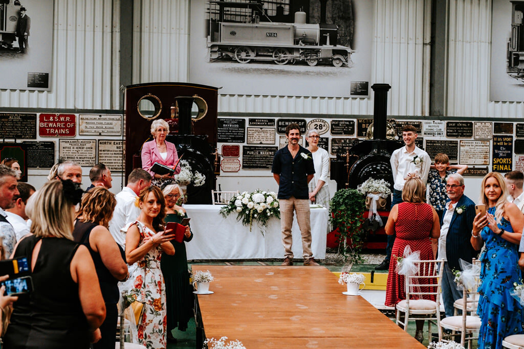 statfold-barn-railway-wedding-photographer-00129.jpg